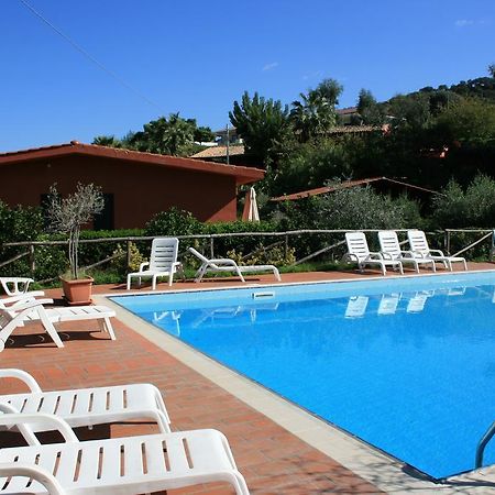 Agriturismo Ruralia サンタ・ドメーニカ エクステリア 写真