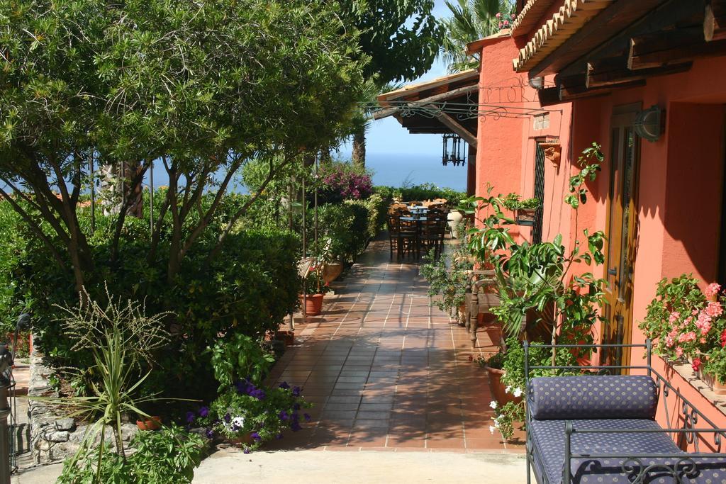 Agriturismo Ruralia サンタ・ドメーニカ エクステリア 写真