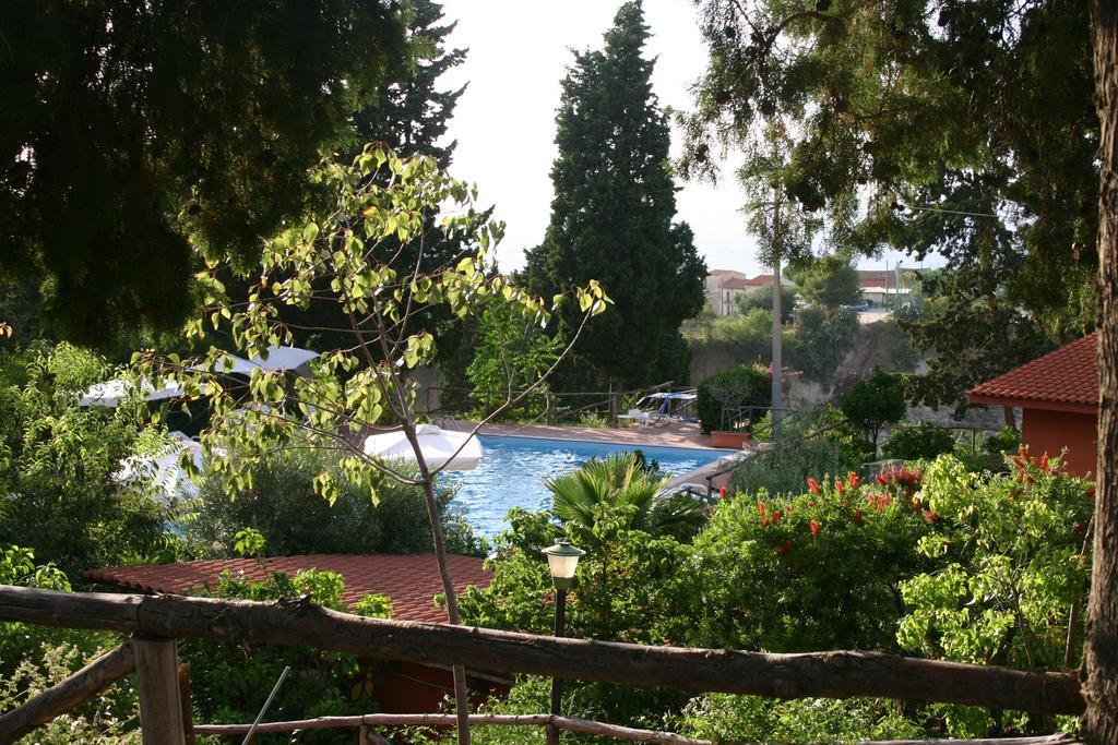 Agriturismo Ruralia サンタ・ドメーニカ エクステリア 写真