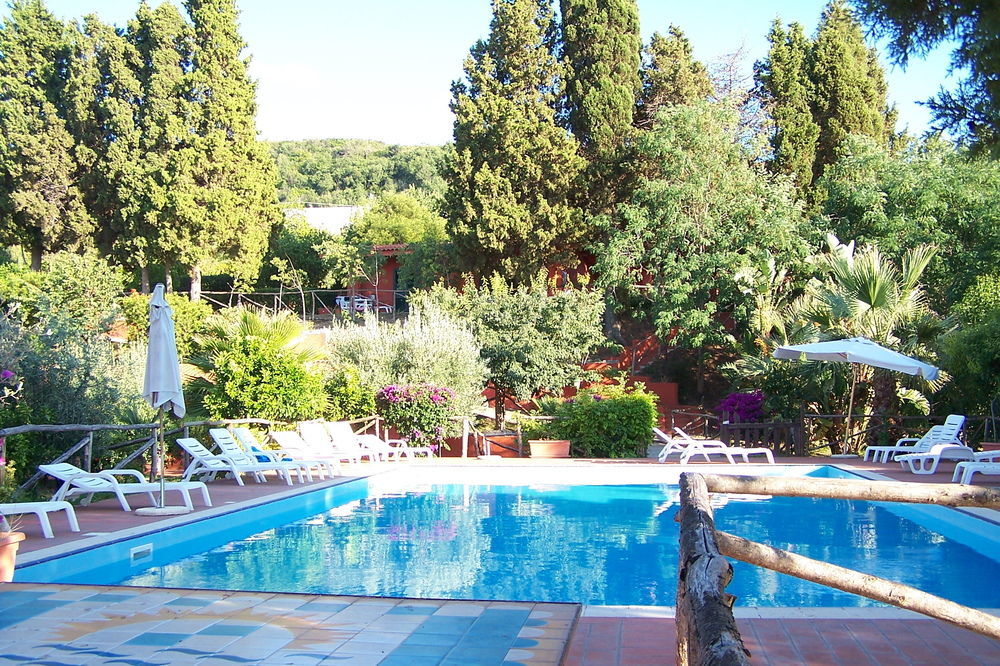 Agriturismo Ruralia サンタ・ドメーニカ エクステリア 写真